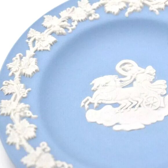 Rare WEDGWOOD Light Blue Jasperware Aurora Chariot Neoclassical Plate Ring Tray - Picture 2 of 9